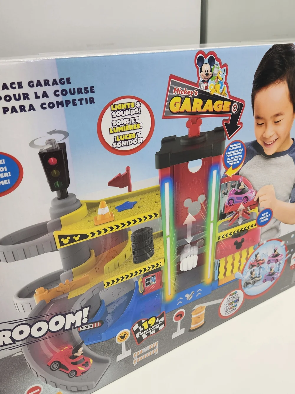 Disney Junior Mickey Mouse Ready to Race Garage Lights and Sounds - Picture 10 of 12